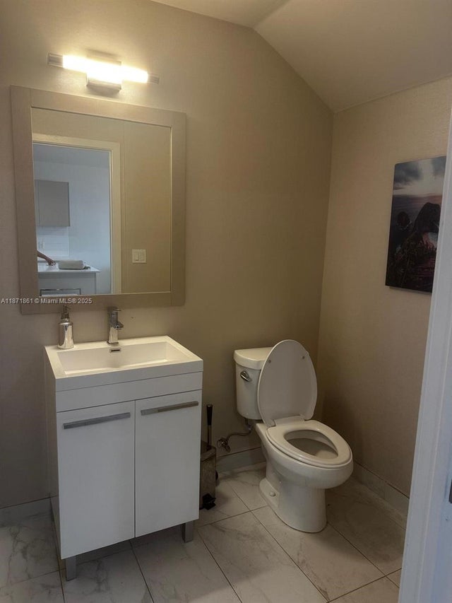 2 of 18 - 2505 Ne 193rd St 4114, Miami, FL