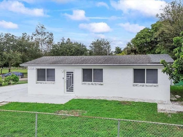2 of 26 - 3500 Sutton Rd, West Park, FL