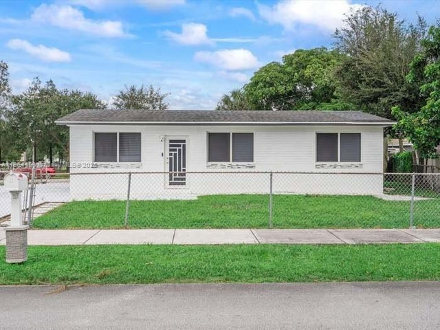5 of 26 - 3500 Sutton Rd, West Park, FL