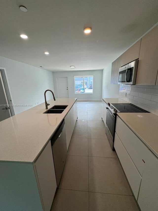1 of 14 - 2555 Ne 193rd St 2106, Miami, FL