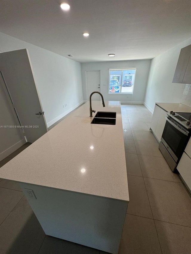 2 of 14 - 2555 Ne 193rd St 2106, Miami, FL