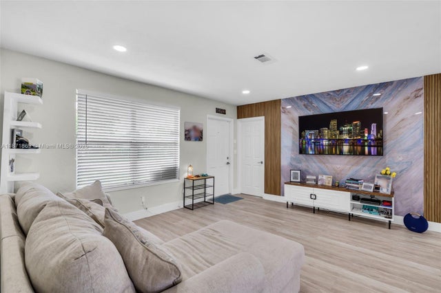 5 of 29 - 2751 Sw 4th St, Fort Lauderdale, FL