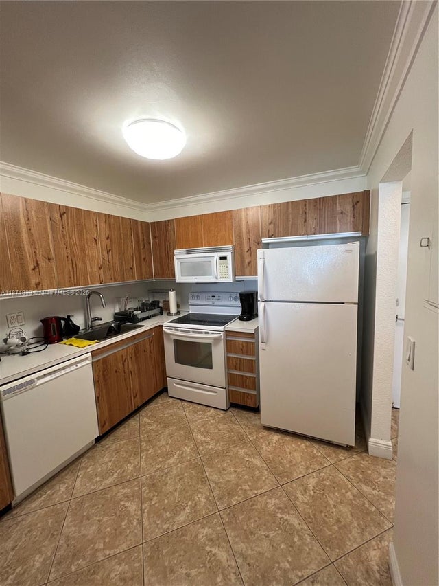 4 of 24 - 2301 S Ocean Dr 506, Hollywood, FL