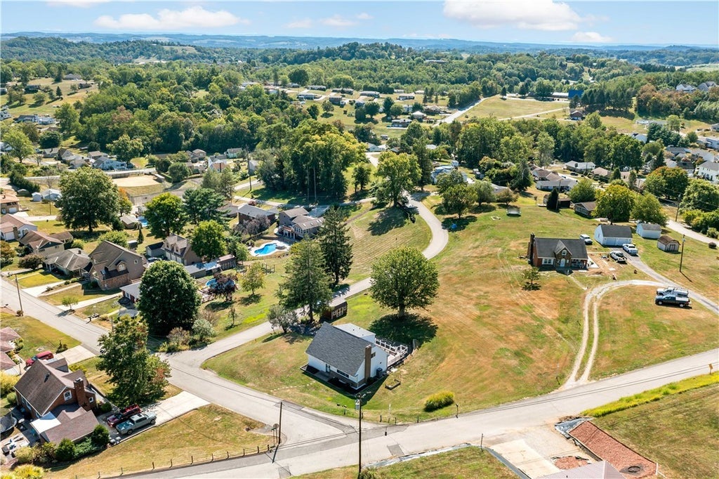 225 Larson Bld, Rostraver