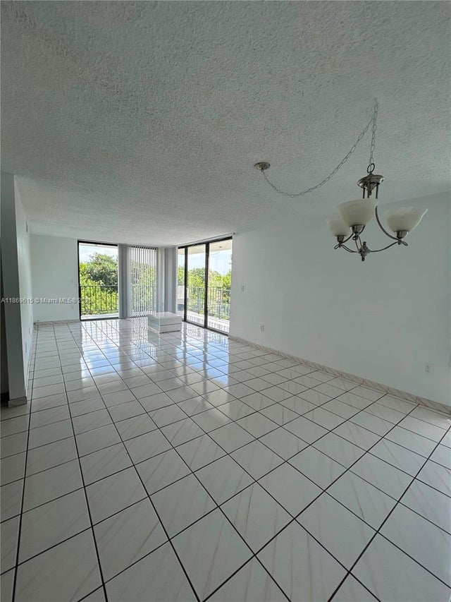 2 of 15 - 9682 Fontainebleau Blvd 410, Miami, FL