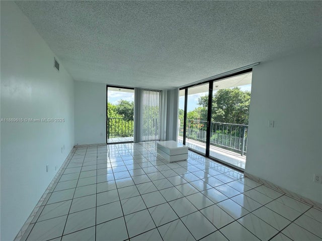 3 of 15 - 9682 Fontainebleau Blvd 410, Miami, FL