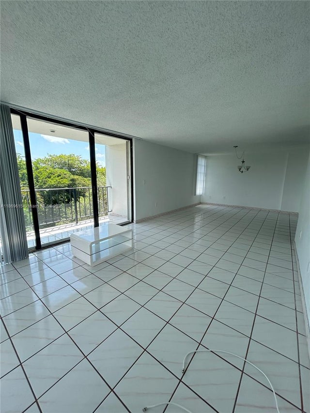 4 of 15 - 9682 Fontainebleau Blvd 410, Miami, FL