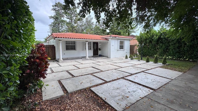 3 of 18 - 3911 Sw 61st Ave, Miami, FL