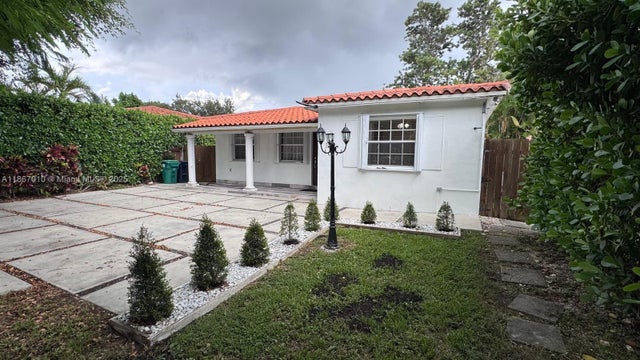 5 of 18 - 3911 Sw 61st Ave, Miami, FL