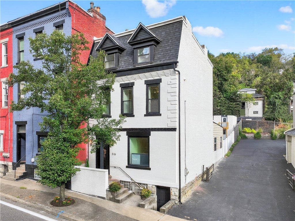 516 Main Street, West End