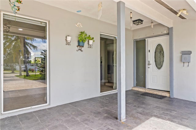 3 of 35 - 10615 Sw 200th St, Cutler Bay, FL