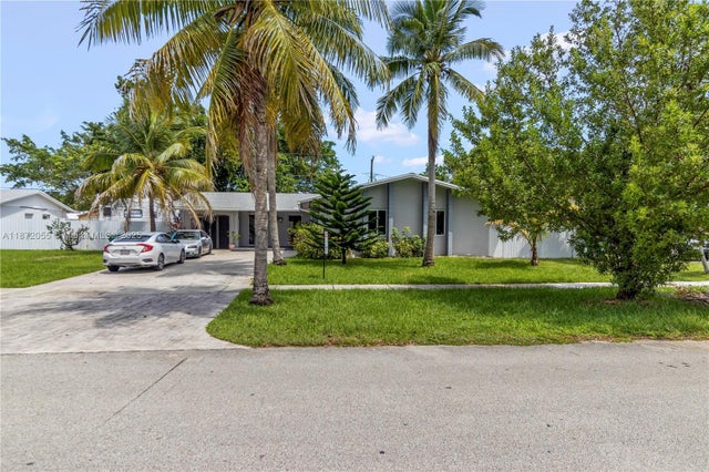 4 of 35 - 10615 Sw 200th St, Cutler Bay, FL