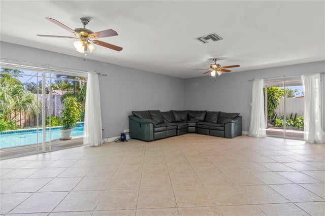 5 of 35 - 10615 Sw 200th St, Cutler Bay, FL