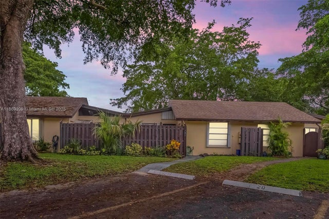 1 of 42 - 137 Essex Rd 3-28, Hollywood, FL