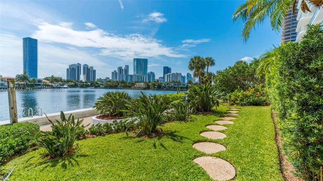 1 of 62 - 19707 Turnberry Way Th-6, Aventura, FL