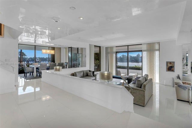 4 of 62 - 19707 Turnberry Way Th-6, Aventura, FL