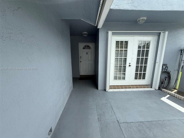5 of 60 - 14251 Sw 96th Ter 14251, Miami, FL