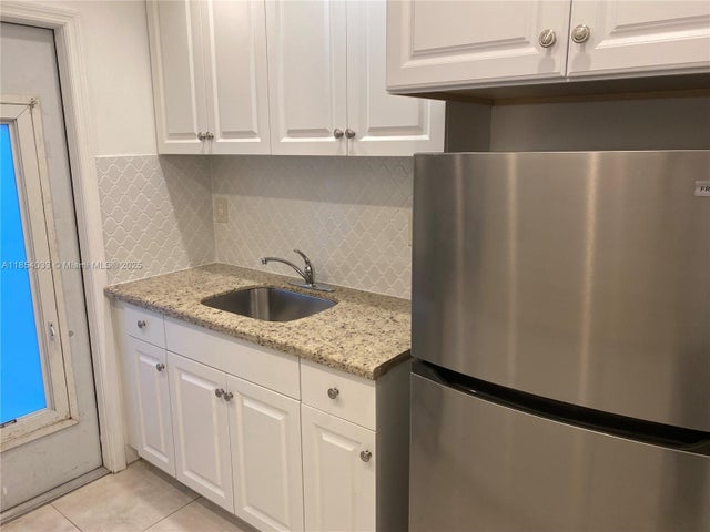 3 of 13 - 7725 Carlyle Ave 4, Miami Beach, FL