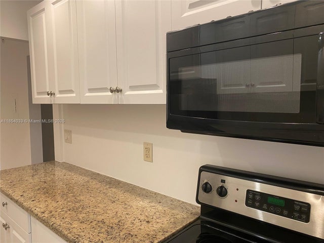 5 of 13 - 7725 Carlyle Ave 4, Miami Beach, FL