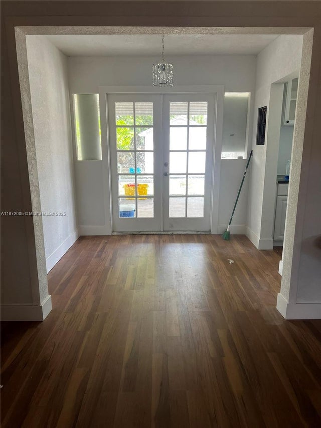 2 of 19 - 707 N J St, Lake Worth, FL