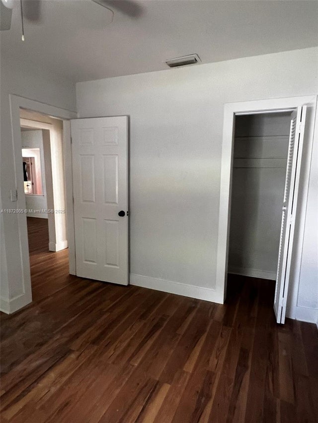 4 of 19 - 707 N J St, Lake Worth, FL
