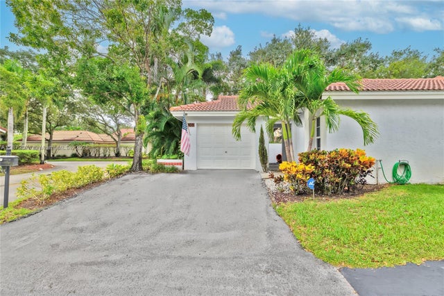 2 of 36 - 1361 Seagrape Cir, Weston, FL