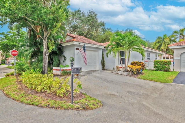 3 of 36 - 1361 Seagrape Cir, Weston, FL