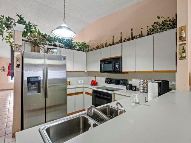 3 of 38 - 10211 Nw 128th Ter, Hialeah Gardens, FL