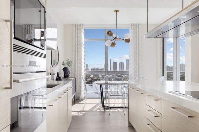 4 of 40 - 17301 Biscayne Blvd 2009, North Miami Beach, FL