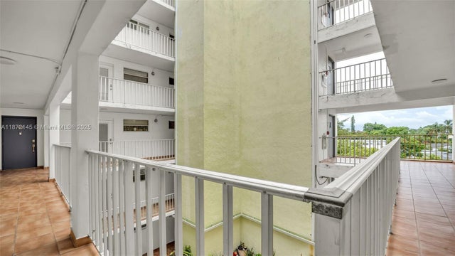 2 of 34 - 8001 Crespi Blvd 4b, Miami Beach, FL