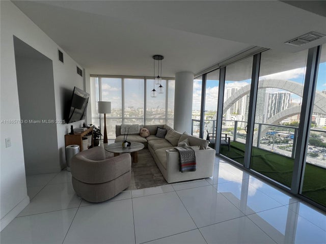5 of 25 - 1100 Biscayne Blvd 1706, Miami, FL