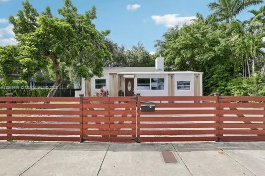 1 of 20 - 666 Ne 62nd St, Miami, FL