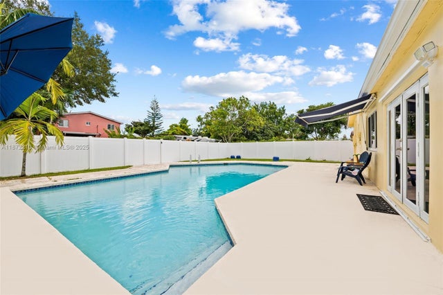 4 of 20 - 1925 N 39th Ave, Hollywood, FL