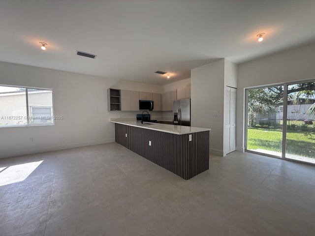 4 of 14 - 2788 Nw 9th Pl, Fort Lauderdale, FL