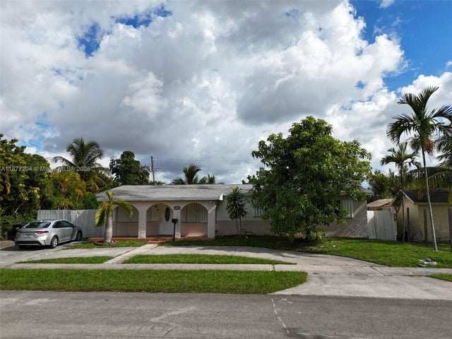 1 of 14 - 11515 Sw 138th Ter, Miami, FL