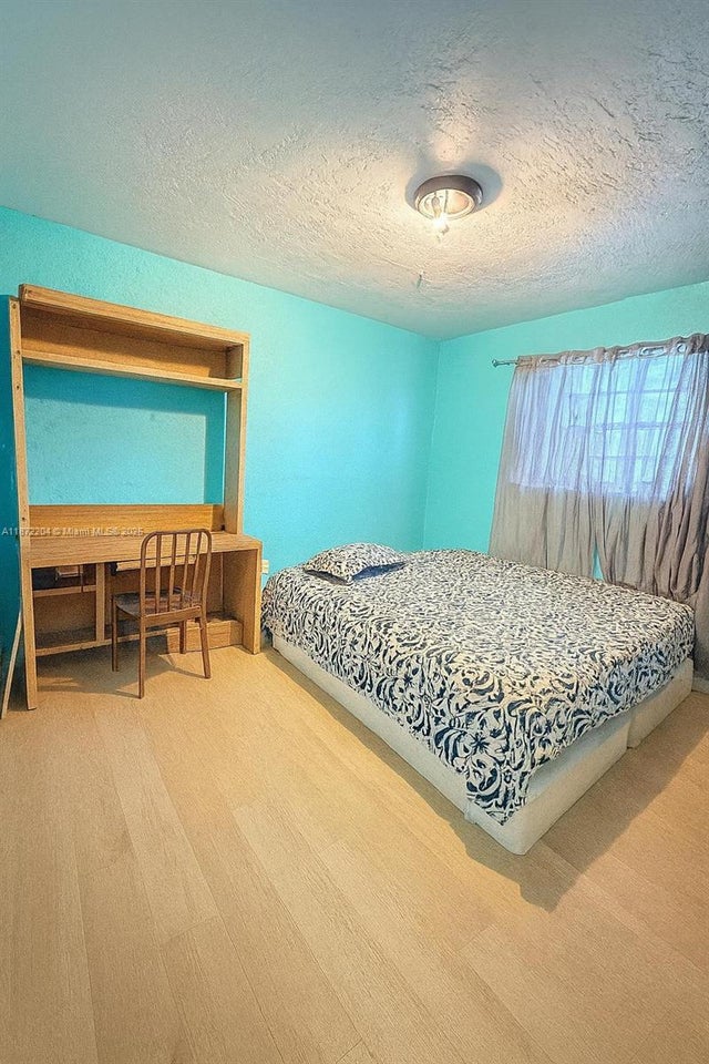 5 of 14 - 11515 Sw 138th Ter, Miami, FL