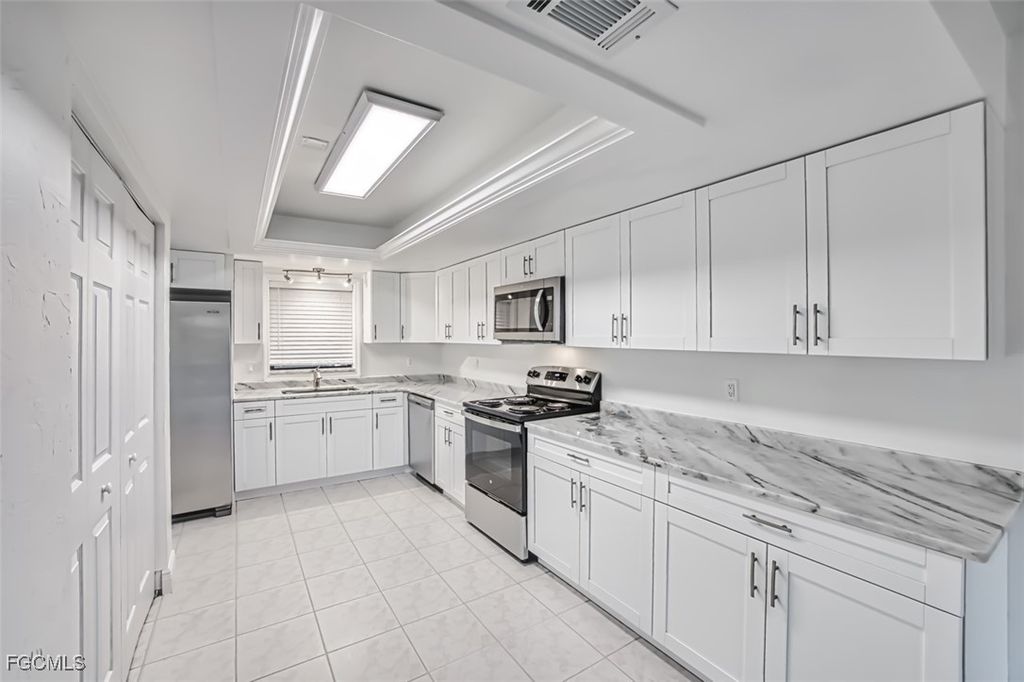 10022 Oxfordshire Ln 105, Fort Myers