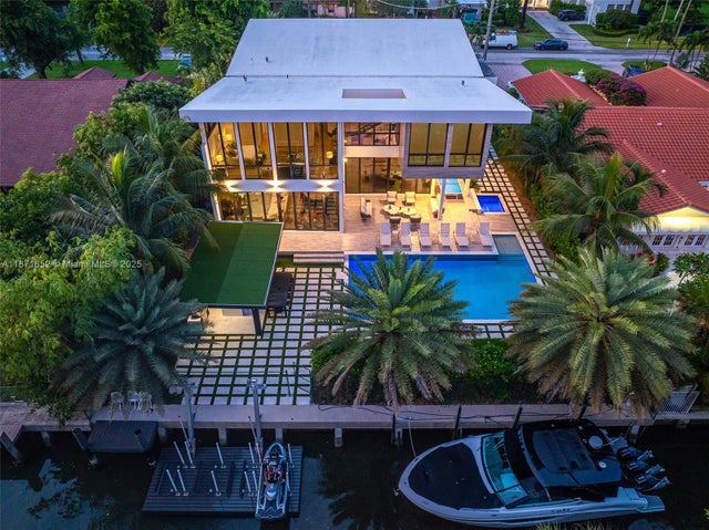 3 of 49 - 521 Holiday Dr, Hallandale Beach, FL