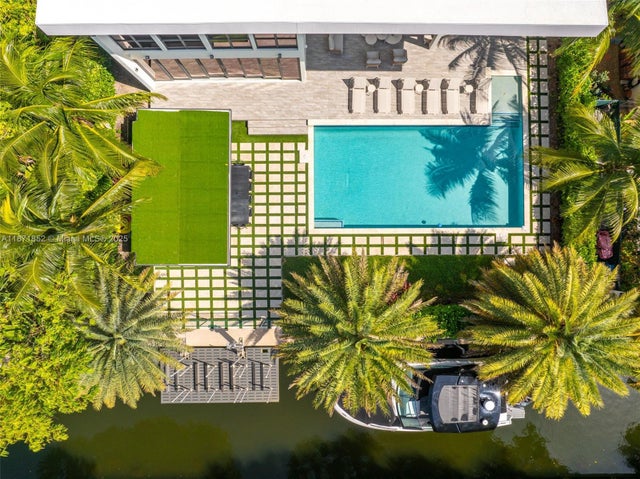 4 of 49 - 521 Holiday Dr, Hallandale Beach, FL