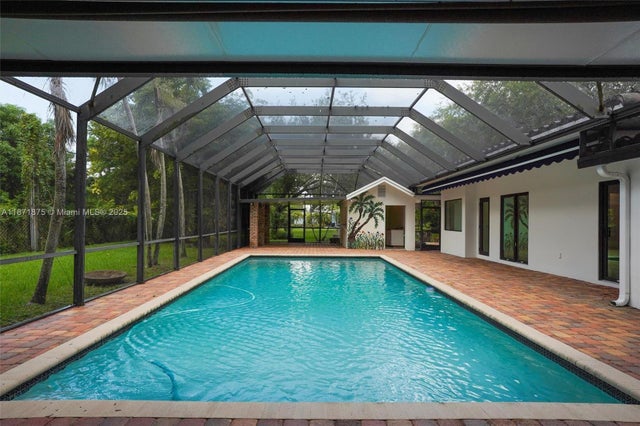 1 of 51 - 6230 Sw 112th St, Pinecrest, FL
