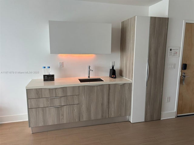 4 of 10 - 1215 West Ave 309, Miami Beach, FL