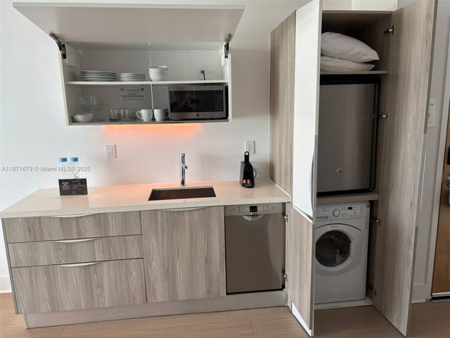 5 of 10 - 1215 West Ave 309, Miami Beach, FL