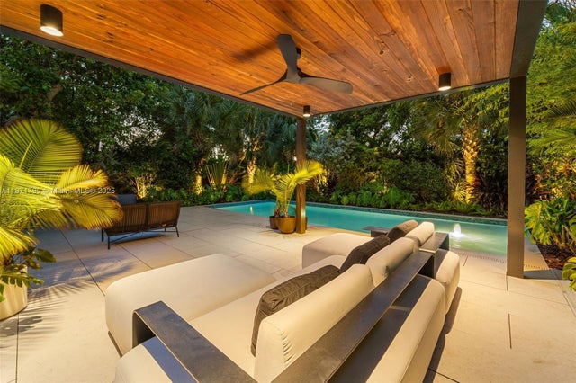 175 Nw 44th St, Miami