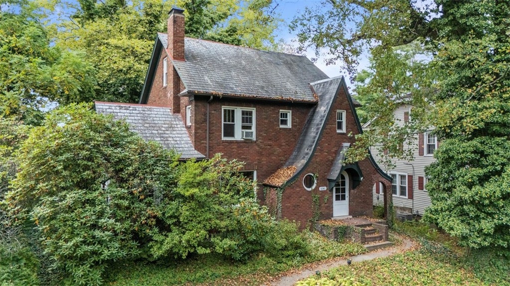 1081 Connoquenessing Terrace, Ellwood City