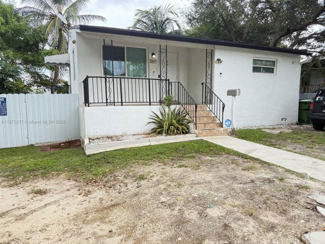 1 of 3 - 707 Sw 8th Ave, Hallandale Beach, FL