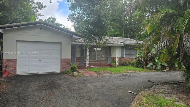 1 of 7 - 5420 Pierce St, Hollywood, FL