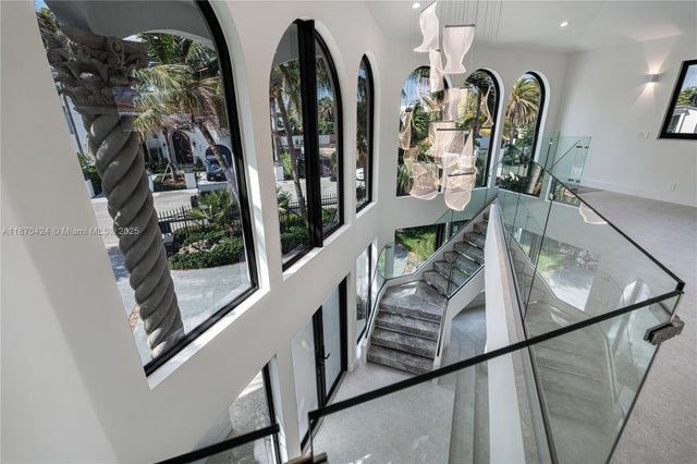 3 of 38 - 3321 Ne 16th Pl, Fort Lauderdale, FL