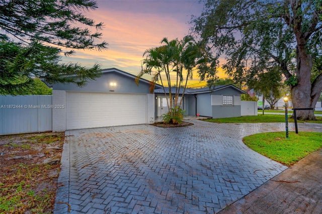 2 of 35 - 4801 Harrison St, Hollywood, FL