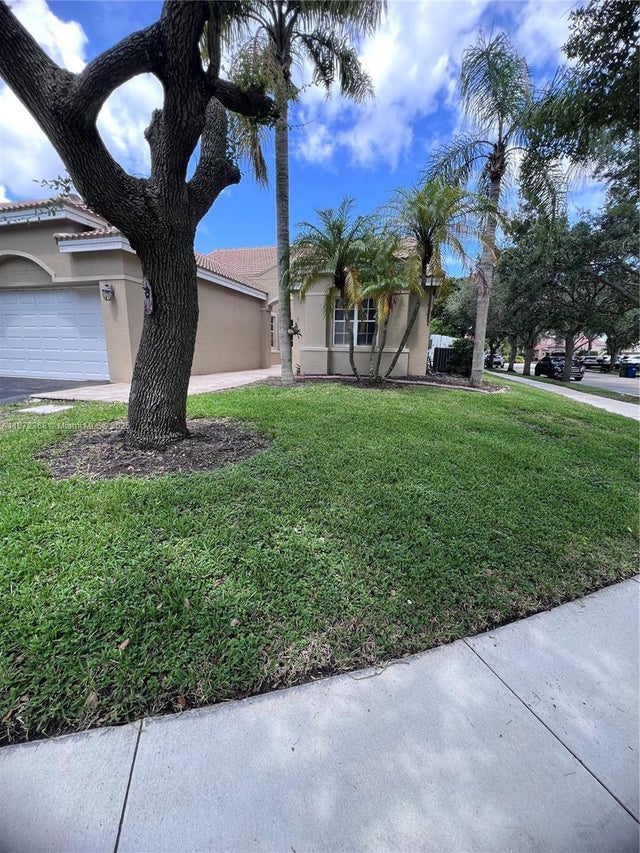 3 of 20 - 1371 Bayview Cir, Weston, FL