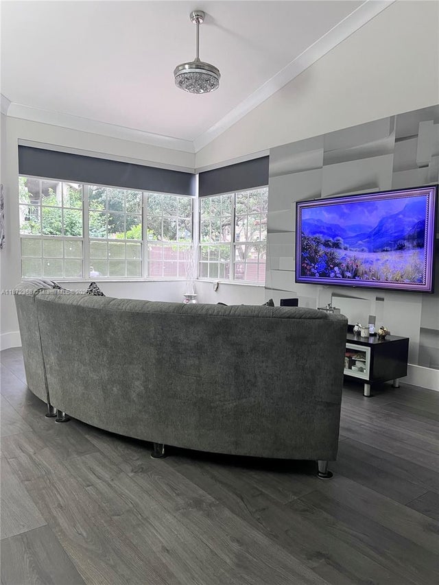 4 of 20 - 1371 Bayview Cir, Weston, FL